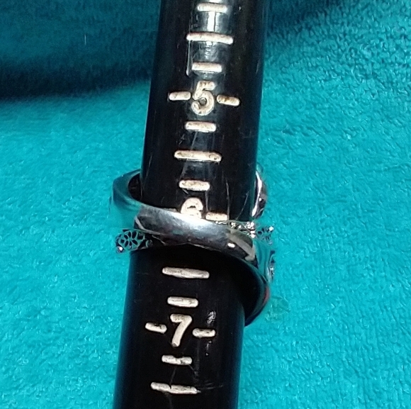 Silvertone purple stone large decorative intricate ring - Picture 2 of 4